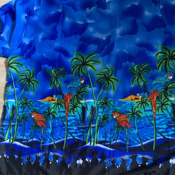 BNWT Vibrant Blue Caribbean Shirt with Parrot Print - Picture 7 of 7